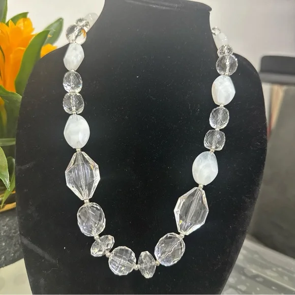 Vintage Clear Crystal and Glass Bead Necklace - Picture 2 of 3
